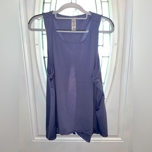 Sleeveless workout shirt